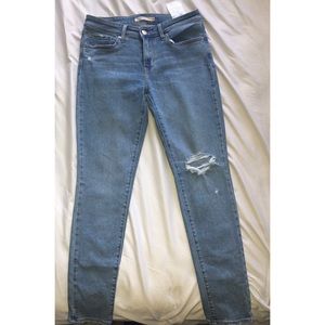 Women’s Levi’s ripped skinny jeans